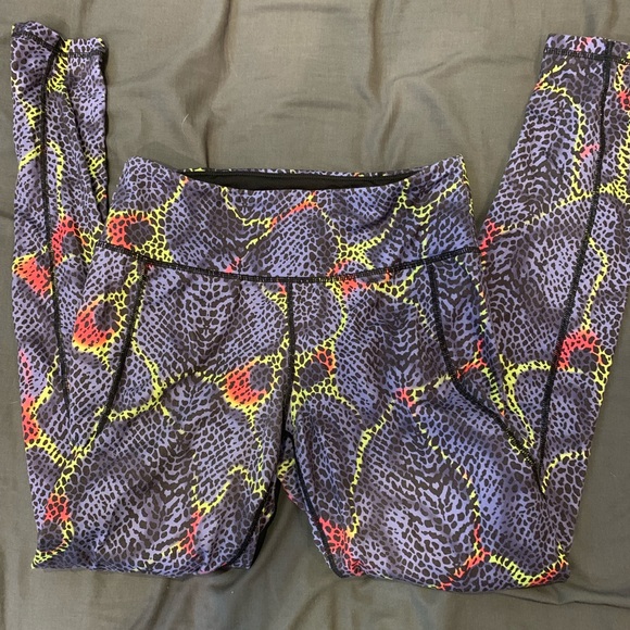 Bundle of 3 funky leggings - Picture 2 of 6